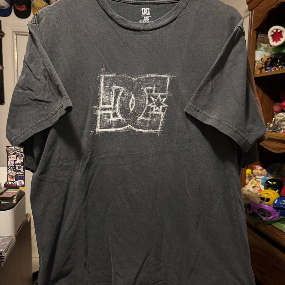 Y2K Skateboarding Men's DC Shoes Logo Size Large Screen Printed DC Shoes Tag